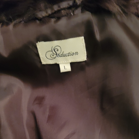 Faux Fur Vest - Picture 9 of 10